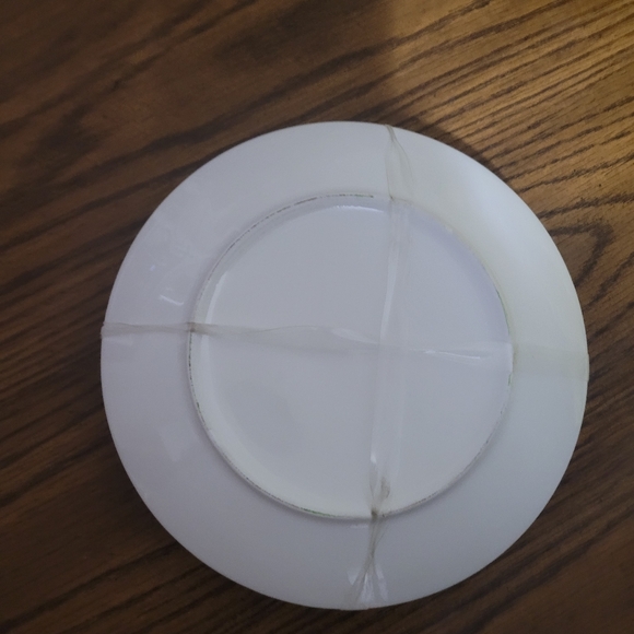 4pc saucer set white with green leaf - Picture 2 of 2